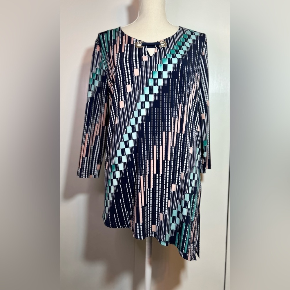 JM Collection Navy Pink Green Geometric Blouse Size Large Asymmetric Hem Top - Picture 2 of 9